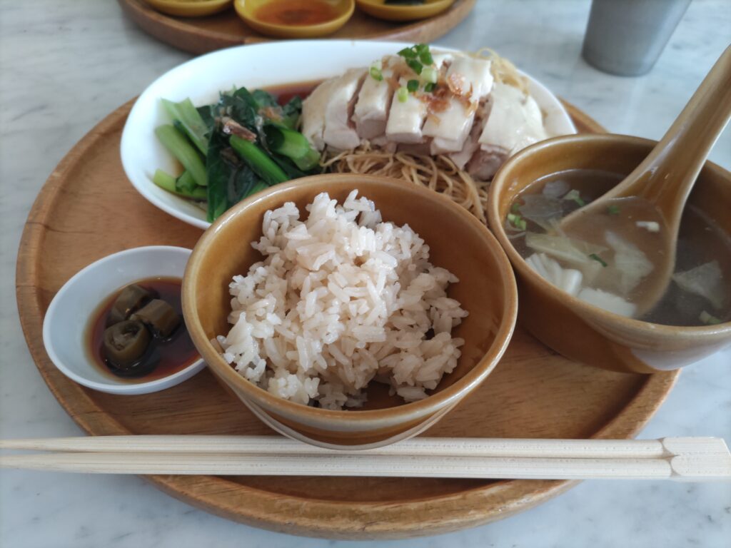 シンガポール海南鶏飯 水道橋店さんのシンガポールチキンライス（蒸し）