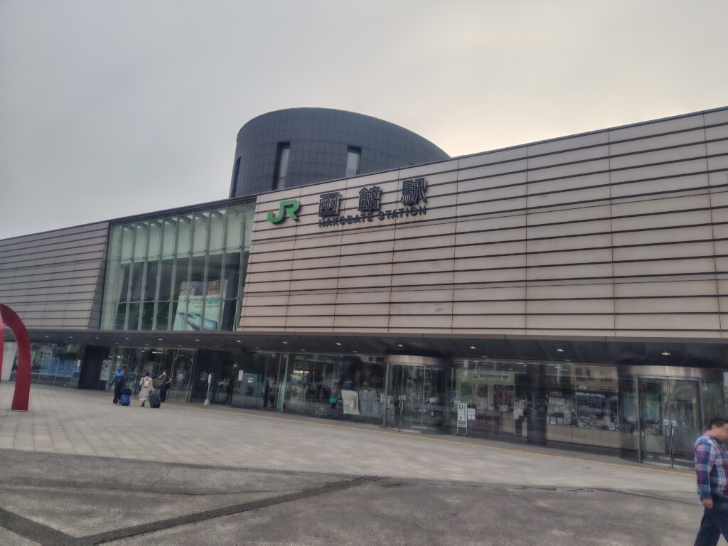 JR函館駅。平日だからか、ちょっと寂しい感じ。