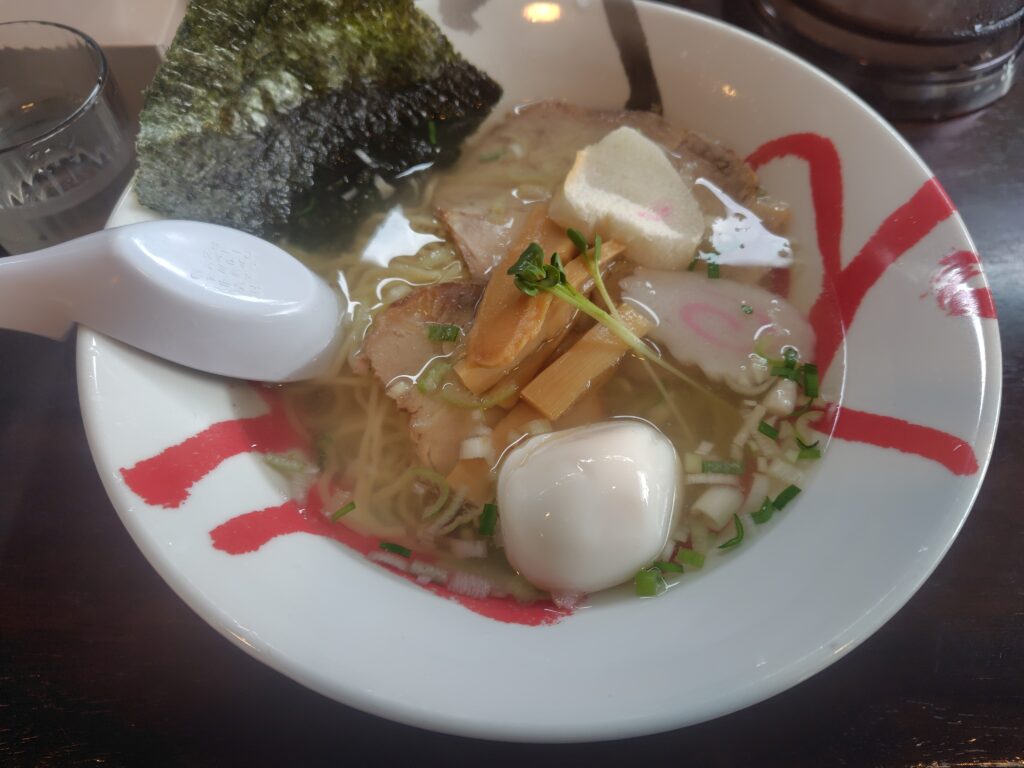 函館麺厨房 あじさい 本店さんの特製塩ラーメン1,250円