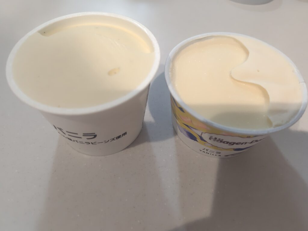 OKストアのバニラアイスとハーゲンダッツのバニラの中身