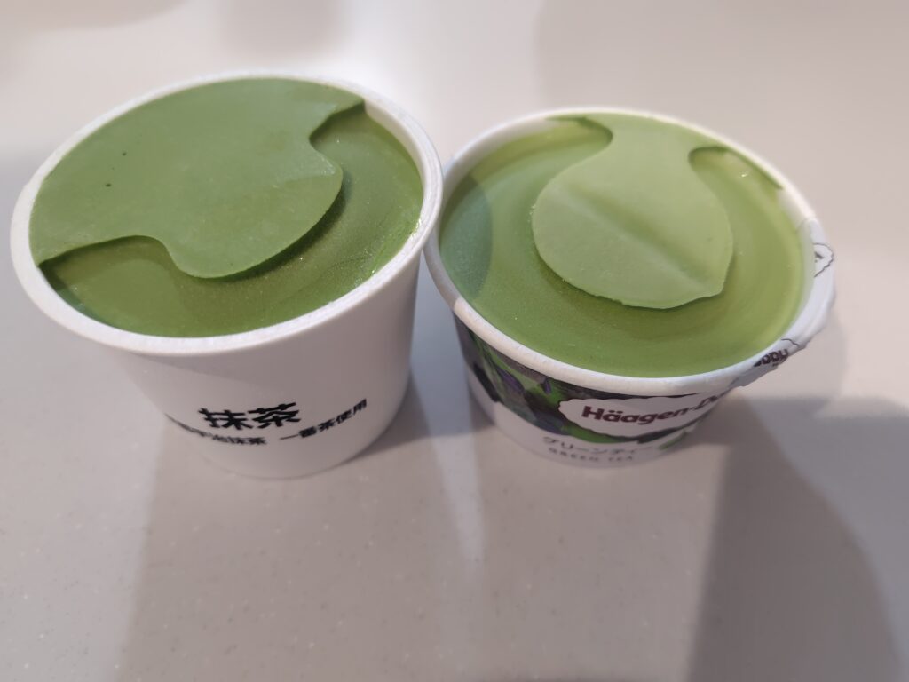 OKストアの抹茶とハーゲンダッツのグリーンティーの中身